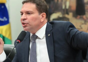Governo brasileiro entrega pedido de extradição de Ramagem aos EUA