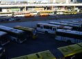 Dezenas de ônibus de uma mesma empresa urbana são apedrejados no DF