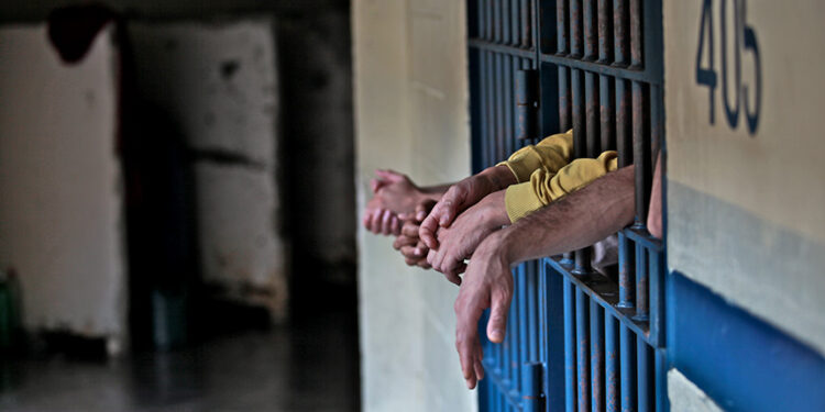 Senado vai avaliar criação de cadastro de foragidos do sistema prisional — Senado Notícias