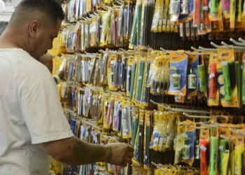 Preço de material escolar pode variar até 276% nas papelarias de SP