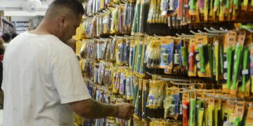 Preço de material escolar pode variar até 276% nas papelarias de SP