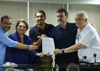 Governo federal destina R$ 12 milhões a escolas de samba do Rio