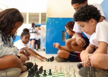 MEC fará pesquisa sobre impacto da restrição de celular nas escolas