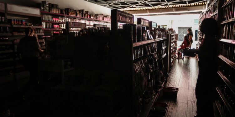 Enel é multada em R$ 14 milhões por falhas no fornecimento de energia