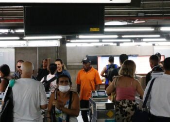 Metrô de SP funcionará ininterruptamente de sábado para domingo