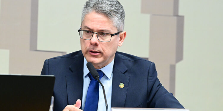 CPI do Crime Organizado ouve diretor-geral da Meta no Brasil — Senado Notícias