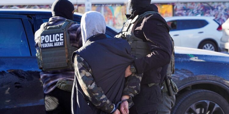 Dos imigrantes detidos nos EUA, 73% não têm antecedentes criminais