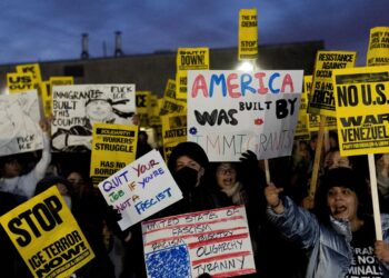 Desordem mundial de Trump: ONG alerta para autoritarismo em 100 países
