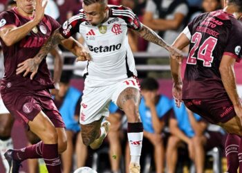 Flamengo joga mal e inicia Recopa Sul-Americana com derrota
