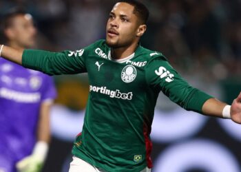 Palmeiras derrota Fluminense e mantém liderança do Brasileiro
