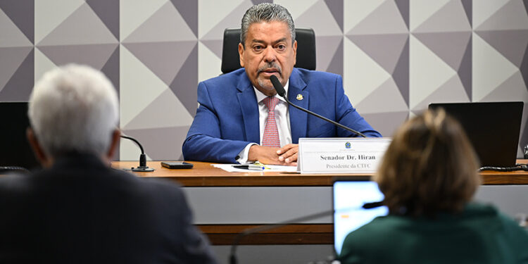 Comissão pode convocar ministros para esclarecer repasses a escolas de samba — Senado Notícias