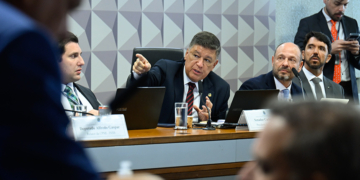 Carlos Viana pedirá ao STF devolução de documentos sobre Vorcaro — Senado Notícias
