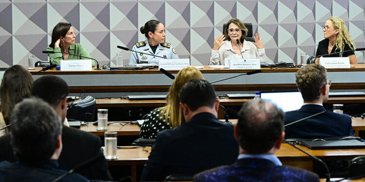 Debate alerta para riscos de violação de direitos de crianças e jovens no Carnaval — Senado Notícias