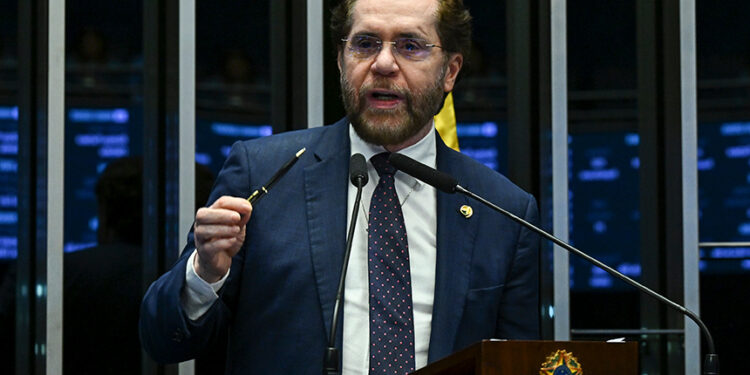 Plínio Valério destaca revogação de concessão de hidrovias amazônicas — Senado Notícias