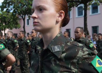 Exército inicia no Rio incorporação da 1ª turma de mulheres recrutas