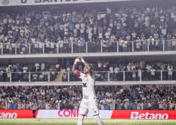 Neymar brilha e Santos vence primeira no Campeonato Brasileiro