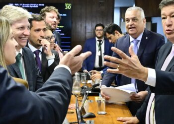 CPMI do INSS aprova quebra de sigilo de Lulinha e convoca André Moura