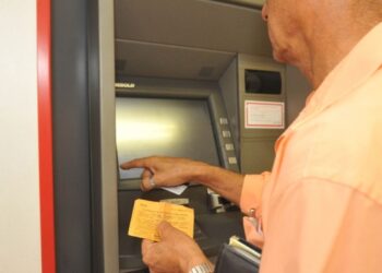 Agências bancárias reabrem nesta quarta-feira a partir do meio-dia