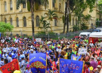 Ilú Obá De Min e Banda do Trem Elétrico abrem carnaval de rua em SP