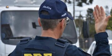 Acidente entre van e caminhão em Planaltina deixa cinco mortos