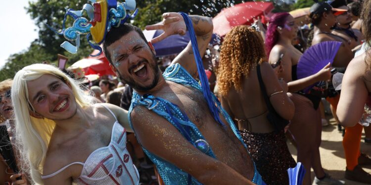 Bloco celebra diversidade e carnaval sem assédio no Rio de Janeiro