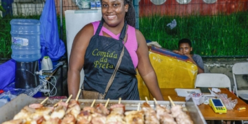 Mães ambulantes cobram pontos de apoio para crianças no carnaval