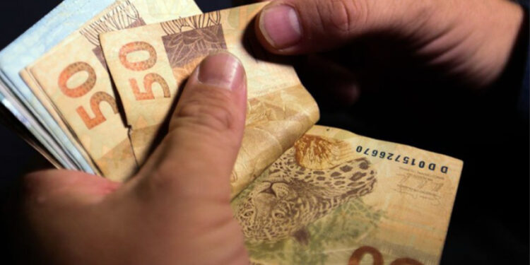 Salário pago nesta sexta já terá isenção de IR para quem ganha até R$ 5 mil — Senado Notícias