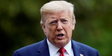 Trump posta vídeo racista com casal Obama como macacos