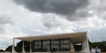 STF adia para 25 de março julgamento sobre suspensão de penduricalhos