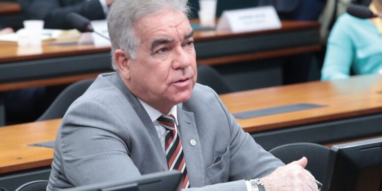 Projeto cria pacote de benefícios para mães de gêmeos e trigêmeos – Notícias