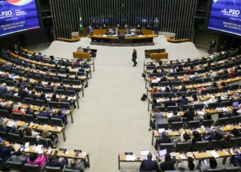 Fachin discursa no Congresso e defende independência dos Poderes