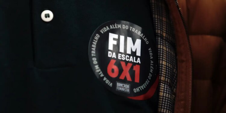 Pesquisa diz que 73% dos brasileiros apoiam fim da escala 6×1