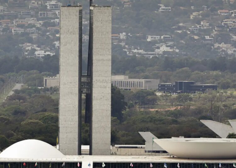 Lula sanciona, com vetos, reajuste salarial para cargos do Legislativo