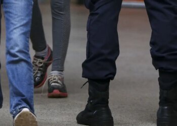 Alunos de escola no DF são “punidos” com flexão e PMs são afastados