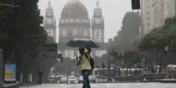 Chuvas intensas no Rio de Janeiro levam ao acionamento da Marinha