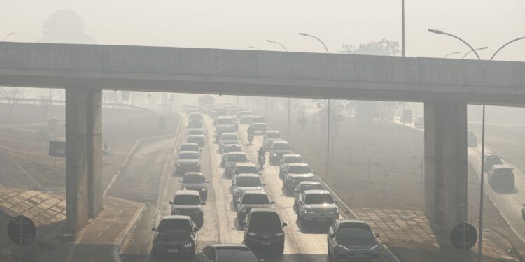 Concentração de poluentes no ar ultrapassa limites em todo o país