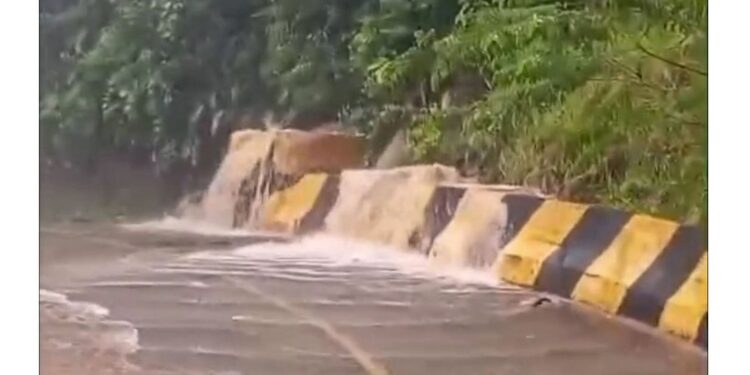 Chuvas desabrigam mais de 300 pessoas em Peruíbe