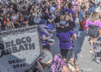 Em SP, bloco mistura clássicos do Black Sabbath com ritmos brasileiros