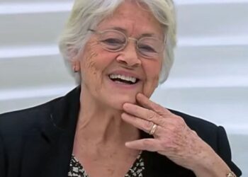 Adélia Prado recebe alta hospitalar e está em casa