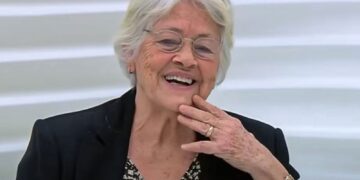 Adélia Prado recebe alta hospitalar e está em casa