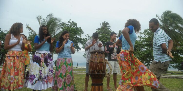 Projeto propõe ações de educação, cultura e saúde para combater racismo estrutural — Senado Notícias