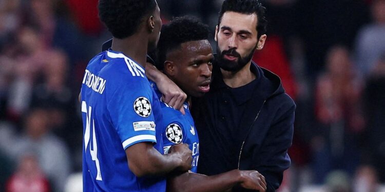 Vini Jr marca golaço e denuncia caso de racismo em Liga dos Campeões