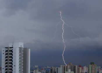 Inmet mantém alerta de perigo para temporais em todo o país
