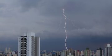 Inmet mantém alerta de perigo para temporais em todo o país