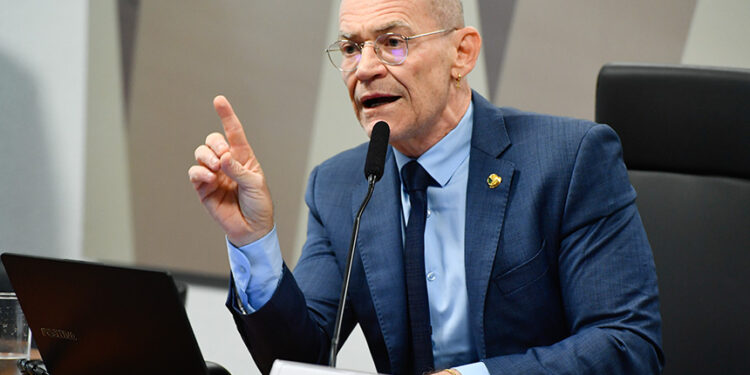 CDH pode votar aumento de penas para discriminação em estádios de futebol — Senado Notícias