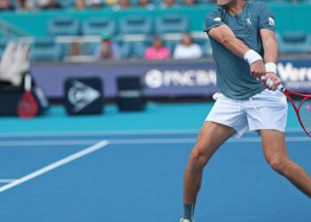 João Fonseca luta, mas é superado pelo espanhol Carlos Alcaraz