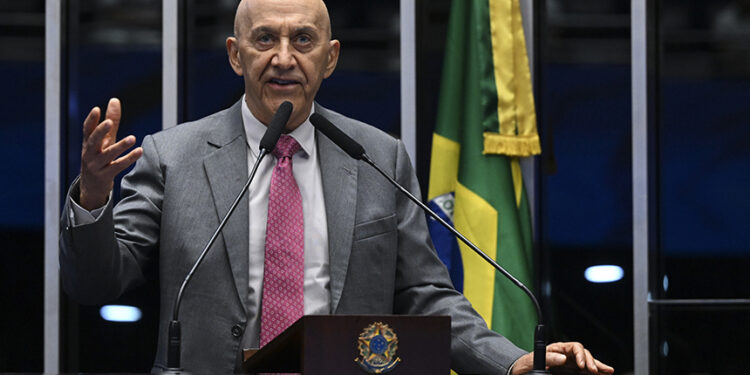 Confúcio Moura defende investimento em educação para reduzir violência — Senado Notícias