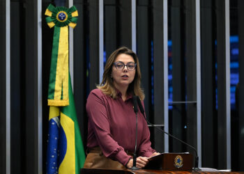 Governo do DF é responsável político por crise no BRB, diz Leila — Senado Notícias