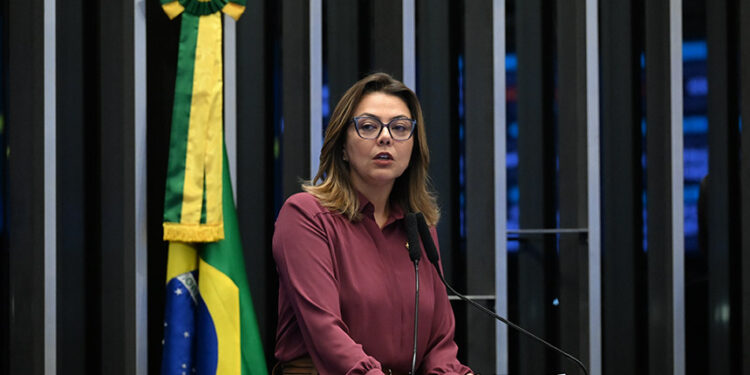 Governo do DF é responsável político por crise no BRB, diz Leila — Senado Notícias