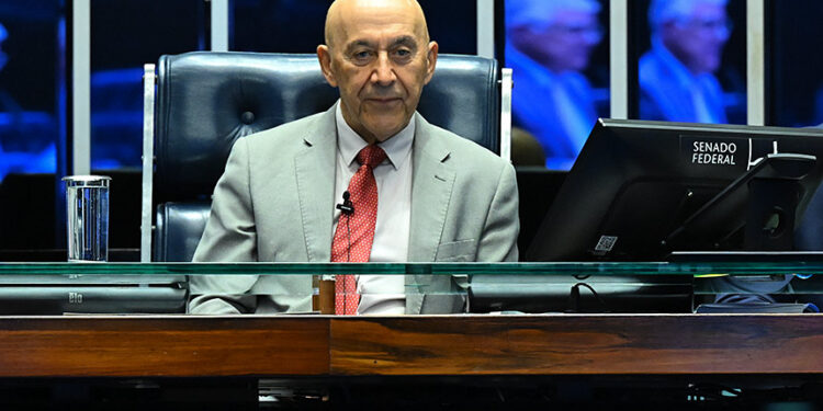 Confúcio Moura defende EJA profissional e destaca novo secretário de Educação — Senado Notícias